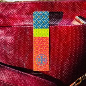 Morden fuchsia Tory Burch clutch